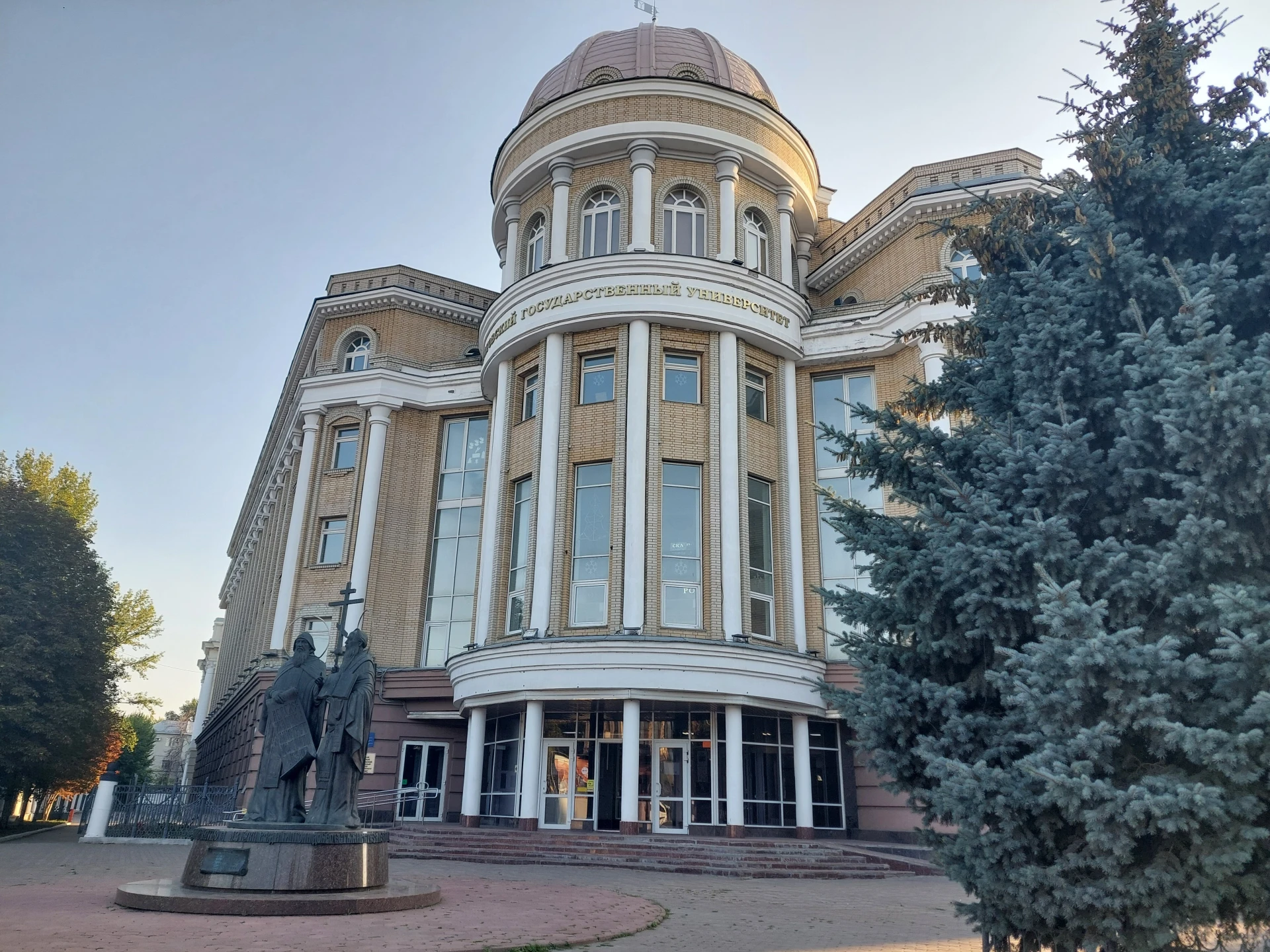 Федеральная служба по надзору в сфере образования и науки объявила предостережение четы...