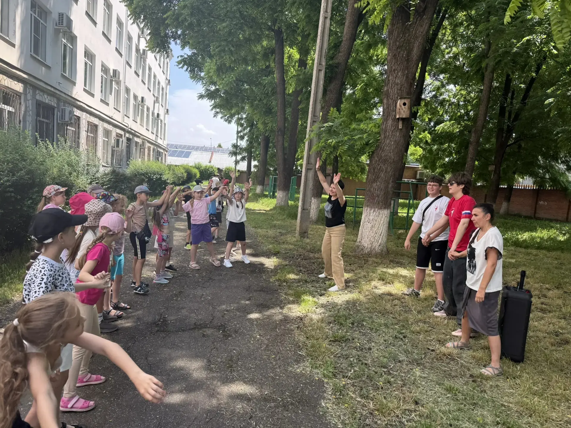 Сегодня в «Веге» закипела жизнь! 🚀

В нашей школе стартовала долгожданная летняя смена пришкольного