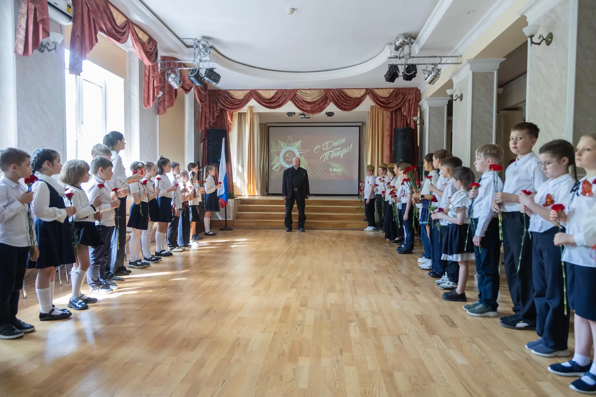 🕊 Мы помним, мы гордимся!    В нашей школе прошла акция «Красная гвоздика» 🙏    Наши младшие школьни