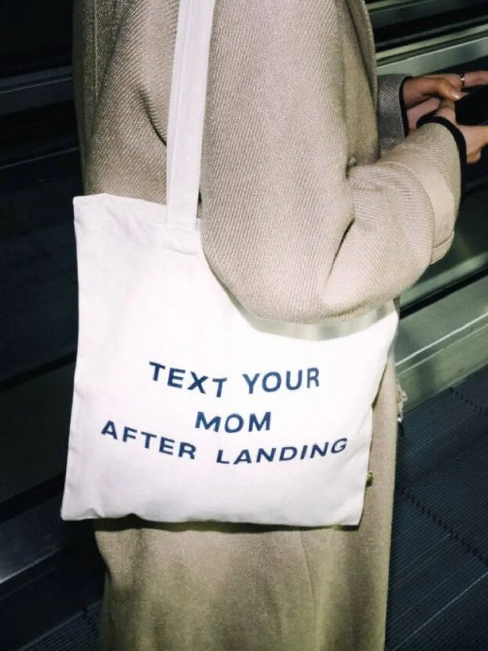 Lufthansa тем временем справляется с мерчом намного лучше, чем OpenAI. «Позвони маме, к...