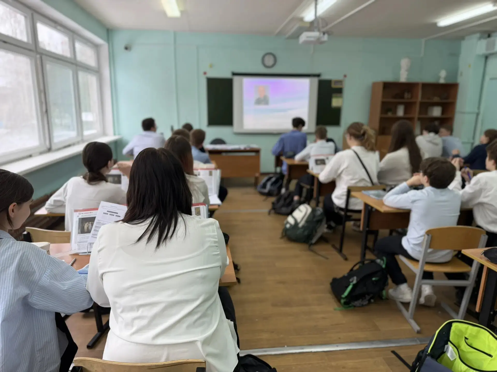 🇷🇺 ГОРЯЧИЕ СЕРДЦА — УРОК МУЖЕСТВА  Сегодня в нашем лицее для учеников  прошёл Урок мужества, посвящё