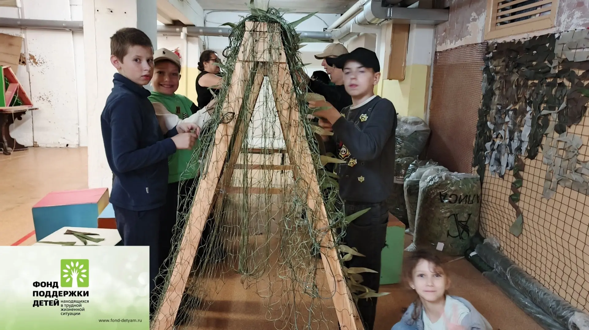 🇷🇺 Снова плетём «Сети Победы»! 

 Ребята посещающие летнюю площадку нашего Центра вновь присоедини