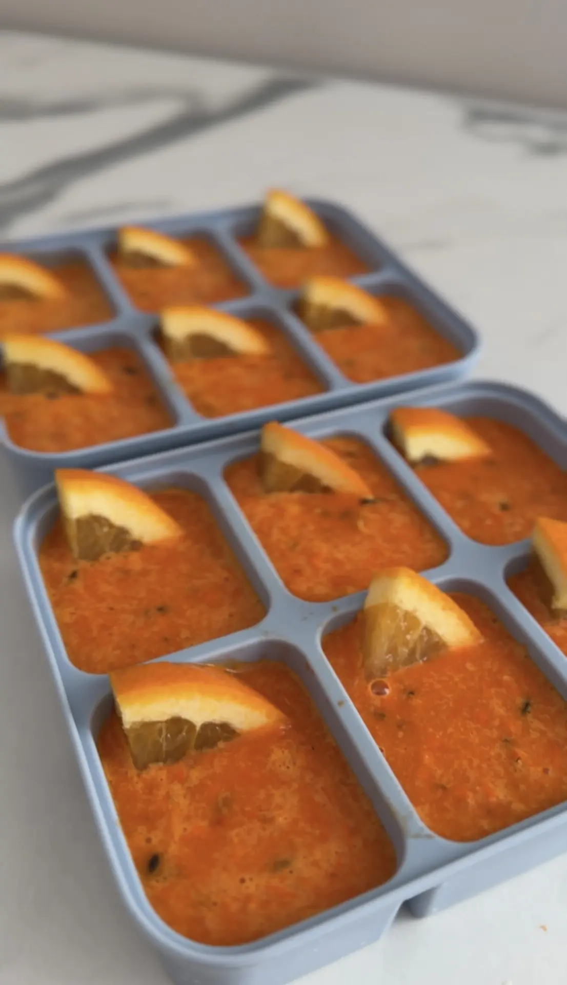 Вечер закончился 🍍 кексом и облепиховым чаем 🍵 
С выпечкой я не дружу 🫠
Ребенок сам нашел рецепт 