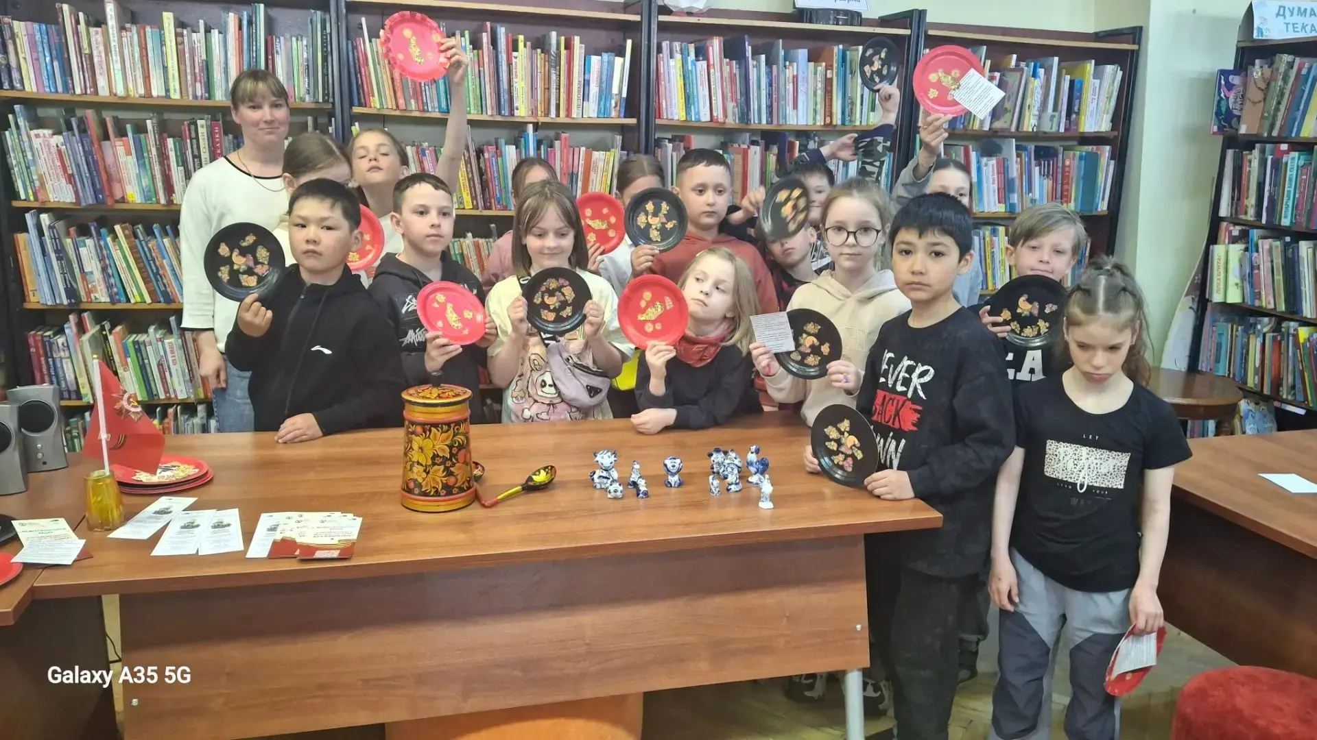 День народной культуры в отряде «Орлята» 📚🎨

Каникулы продолжаются, и наши ребята не сидят на мест