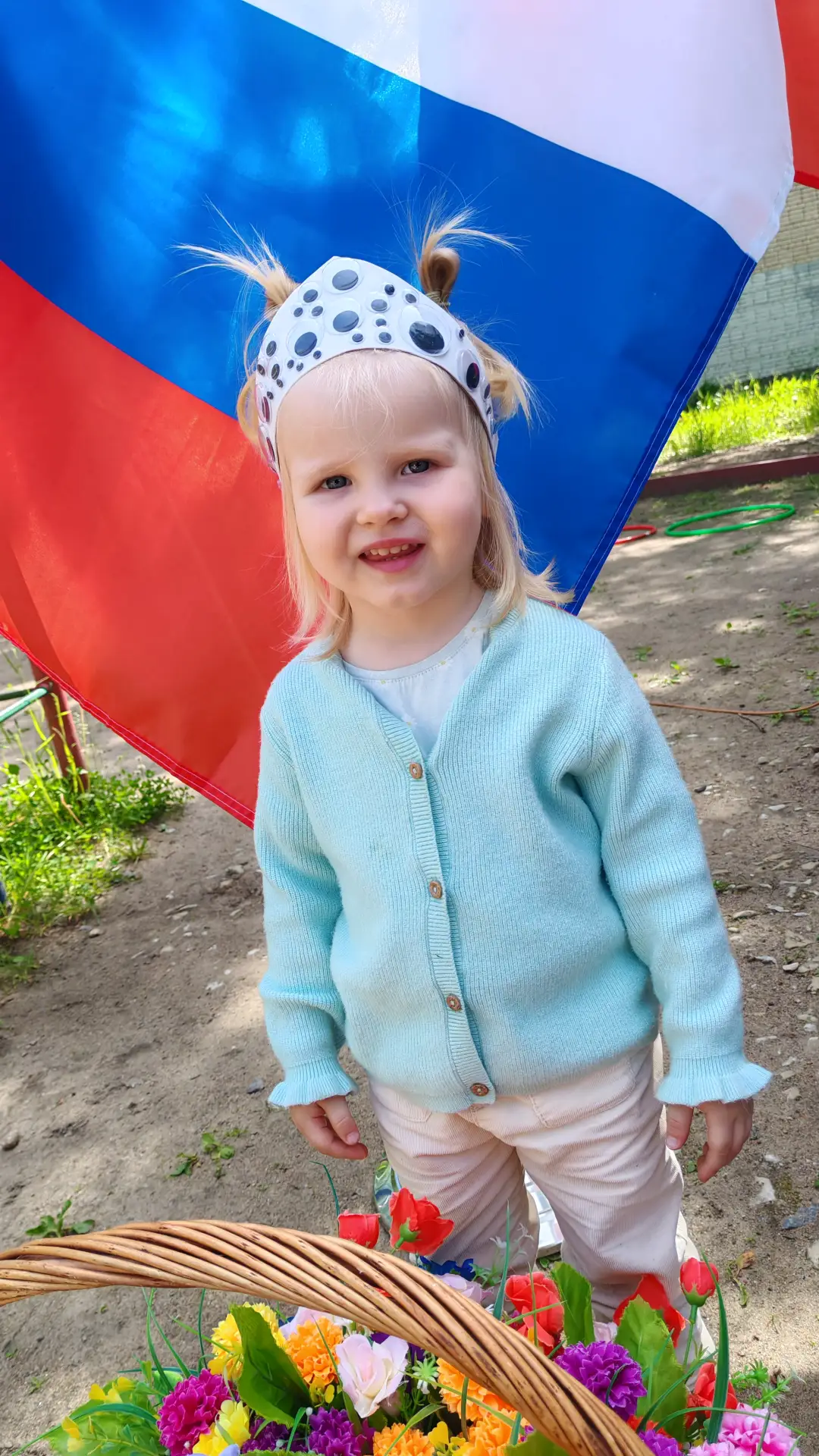 #кокошник сделал Коваль Артур с мамой.