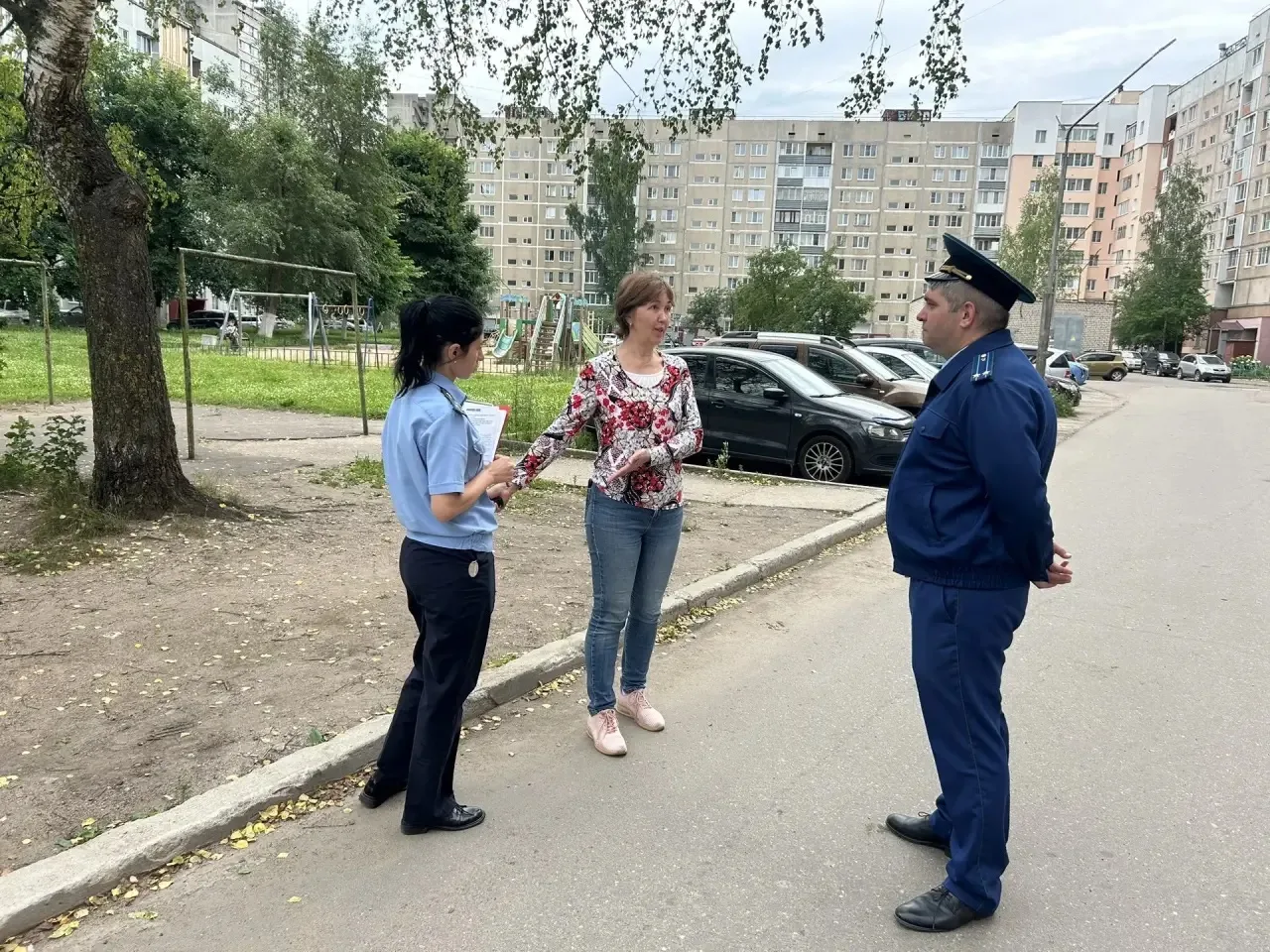 По требованию прокуратуры управляющая компания произвела ремонт придомовой территории