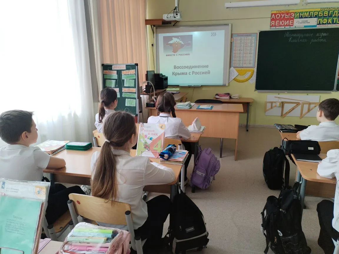 Крым и Россия — мы едины! 🌊🇷🇺  Сегодня в классах нашей школы царила особая атмосфера. Прошли классны