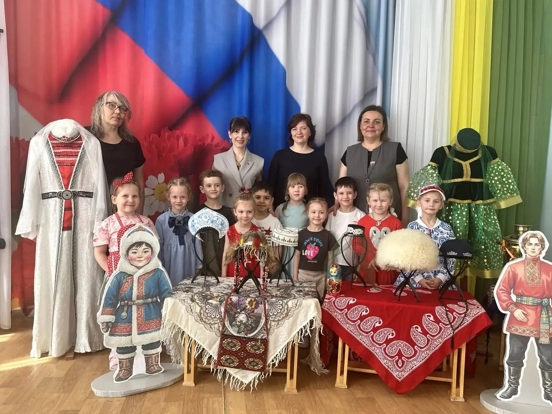 🤍🩵❤️ Завершился наш марафон «Моя Россия в ладошках детей» — и мы до сих пор не можем ...