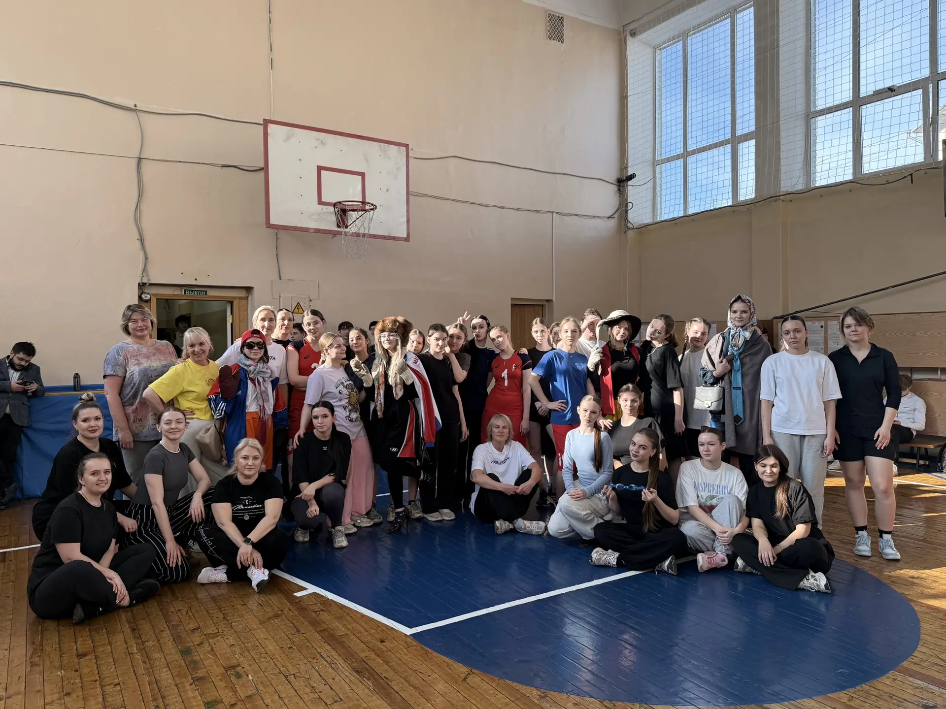 🌸 В гимназии прошло праздничное состязание «А ну‑ка, девочки!» 🌸  В преддверии Международного женско