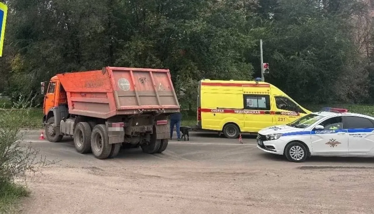 КамАЗ сбил мотоциклиста на Алма-Атинской.