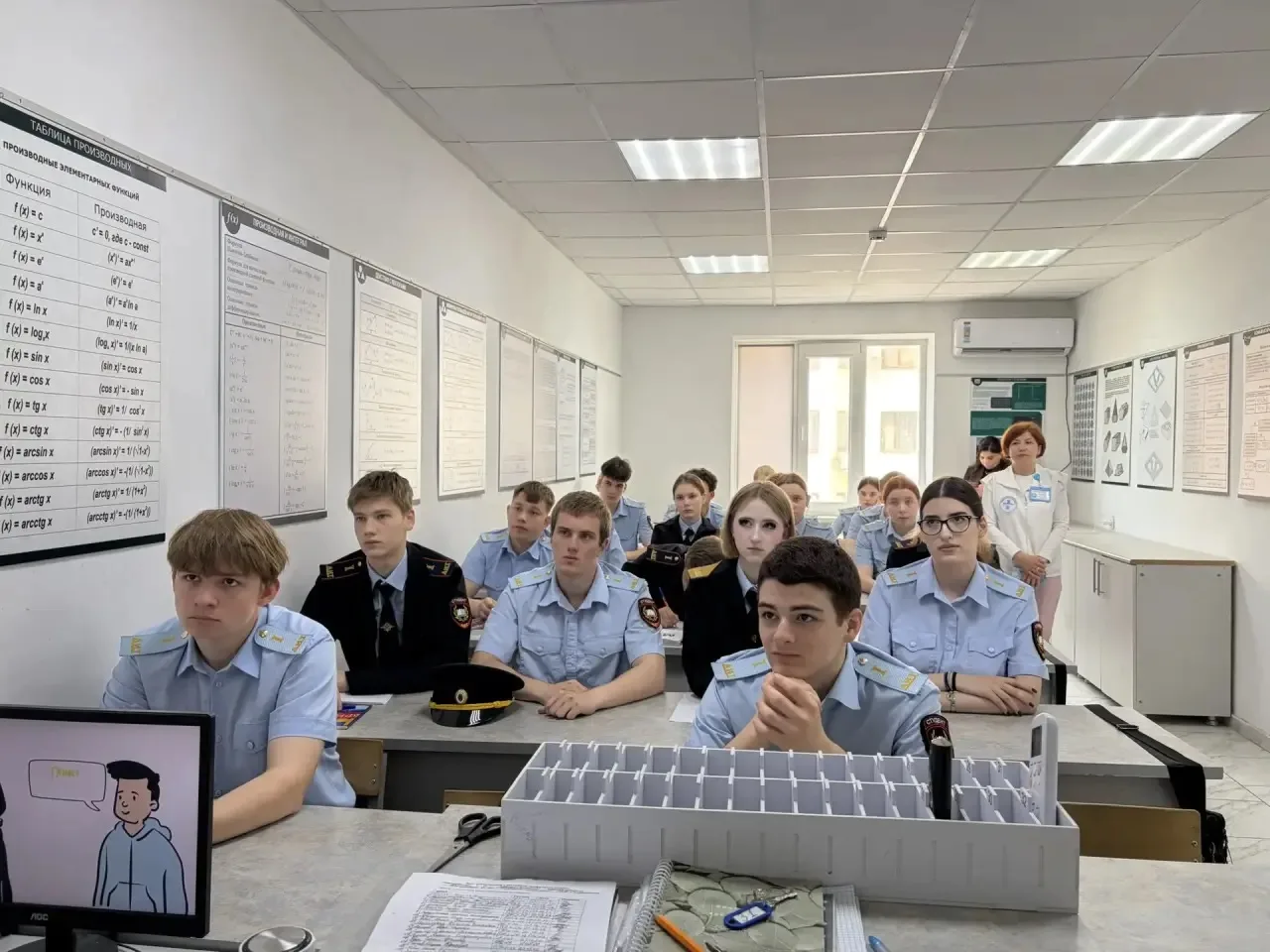 🤔 Кризис: шаг в негатив или точка роста? 🚀 Сегодня служба социально-психологической помощи нашего те