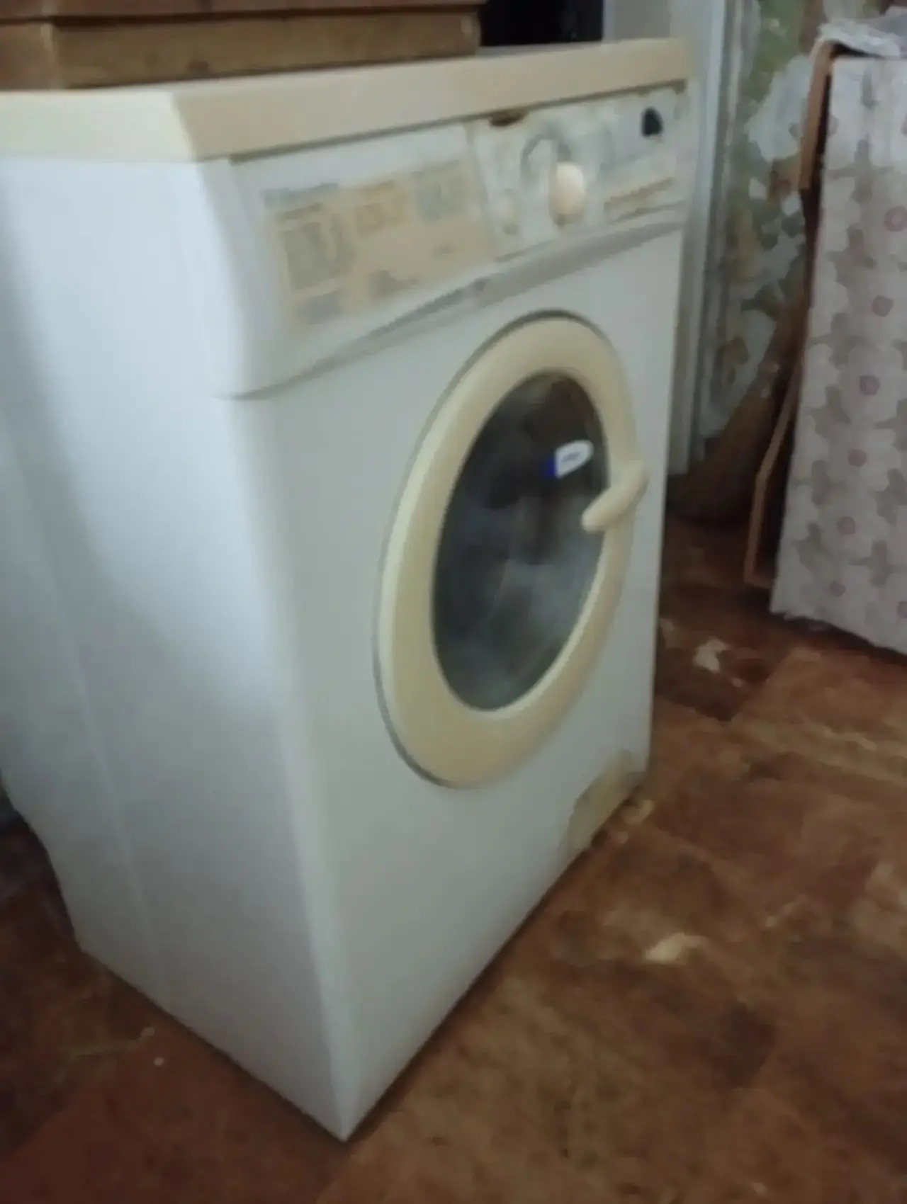 Отдам даром бесплатно стиральная машинка Электролюкс не рабочая