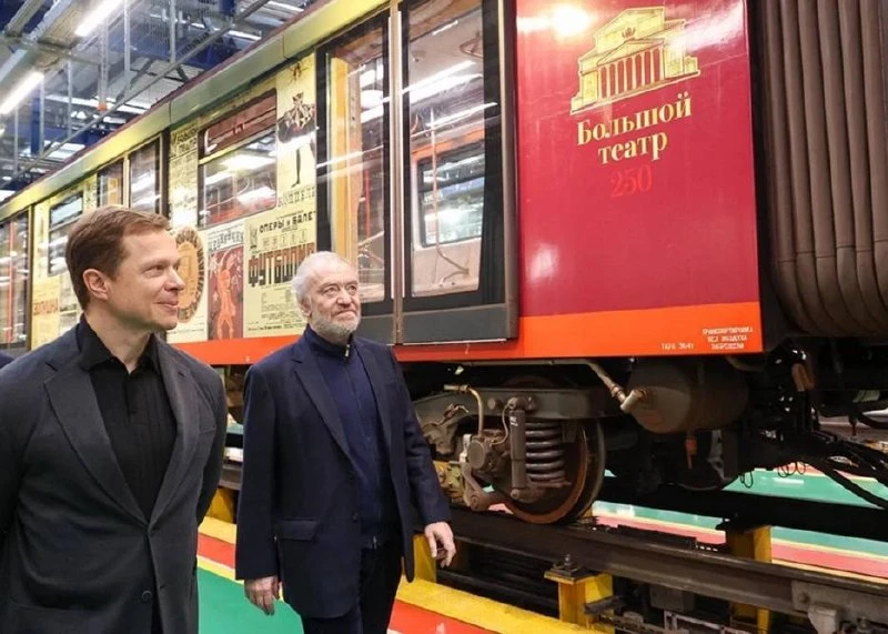 В Большой театр на метро  В метро на Кольцевой линии запустили тематический поезд, посвященный 250-л