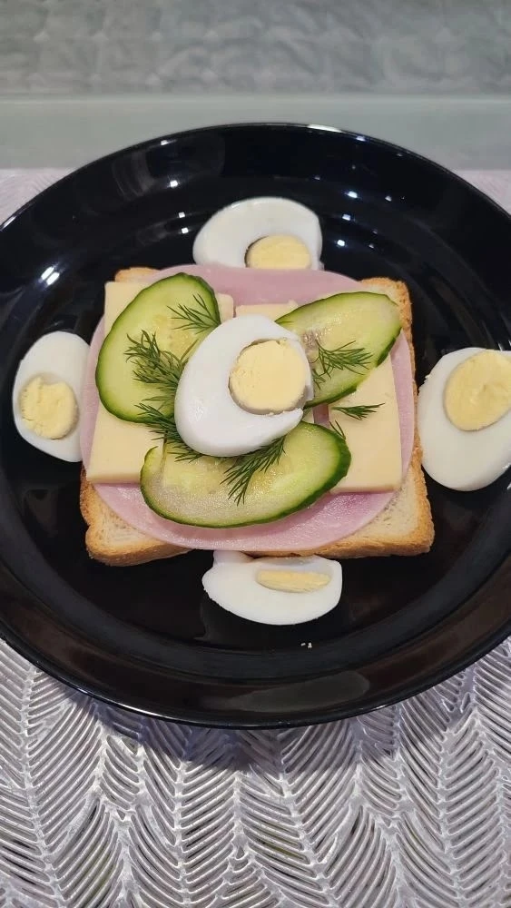 🥪 Домашнее задание со вкусом: полезный бутерброд своими руками!  После уроков о здоровом питании, ко