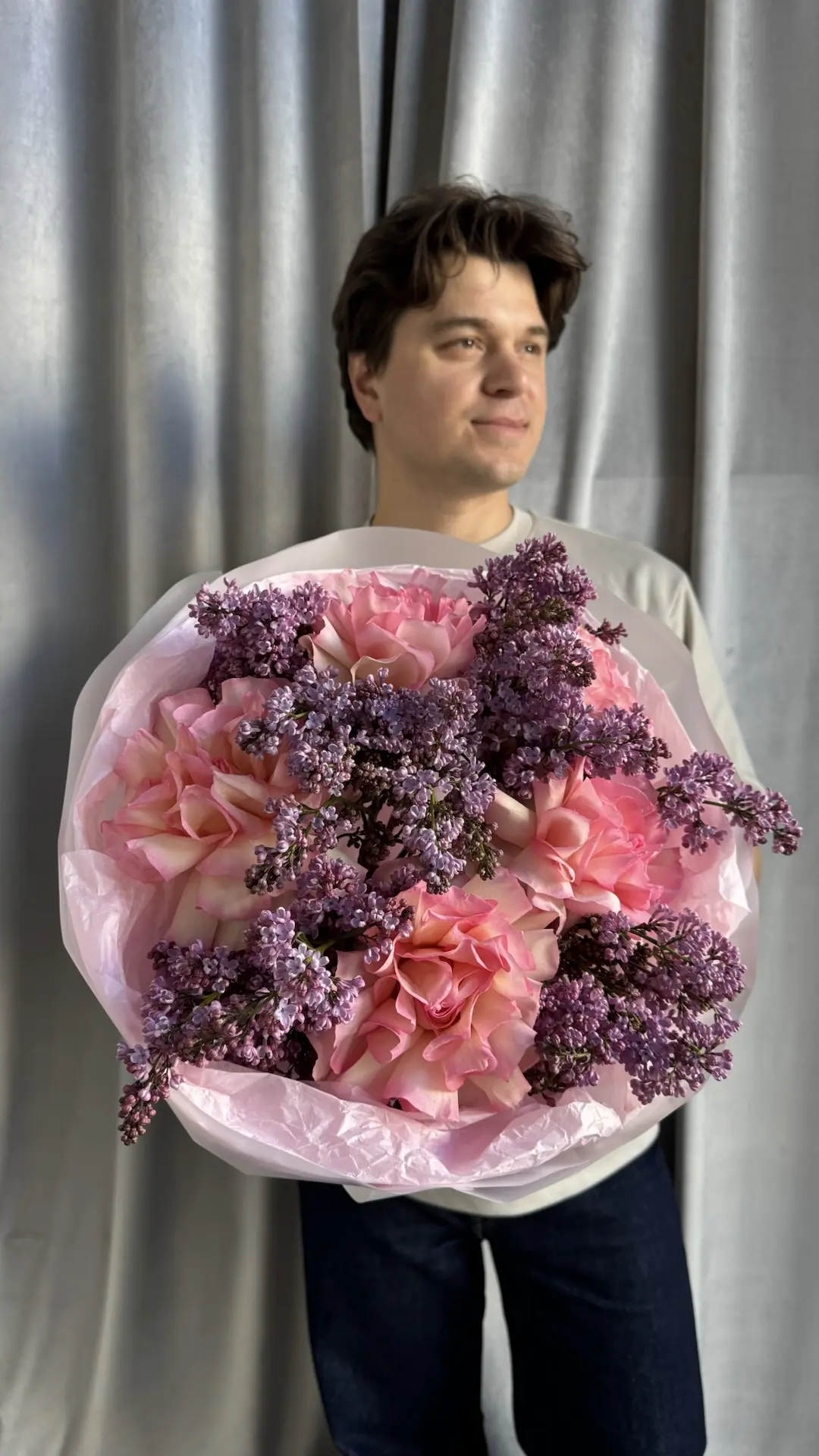 Свежие букеты с сиренью на витрине💐
