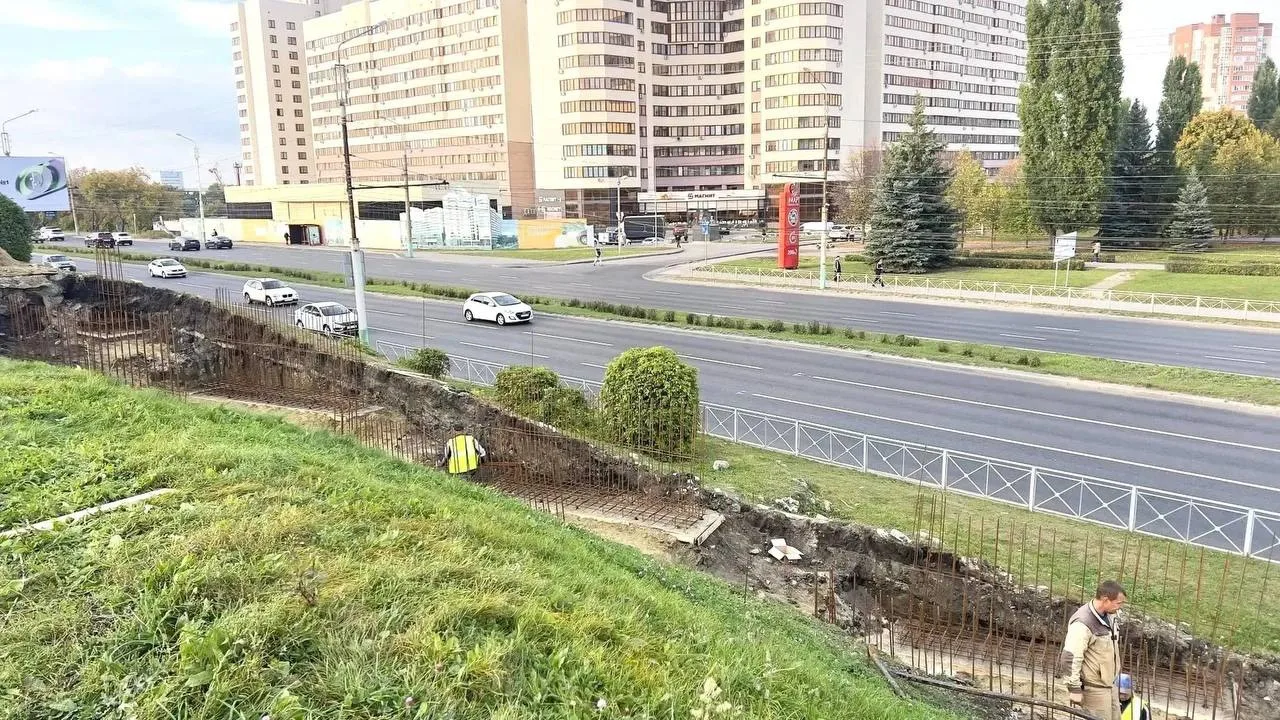 В Пензе ремонтируют большую лестницу у путепровода на улице 8 Марта