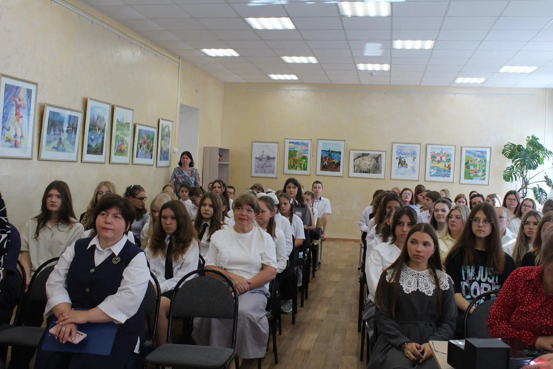 Торжественные собрания учащихся состоялись 1 сентября в Детской художественной школе.
