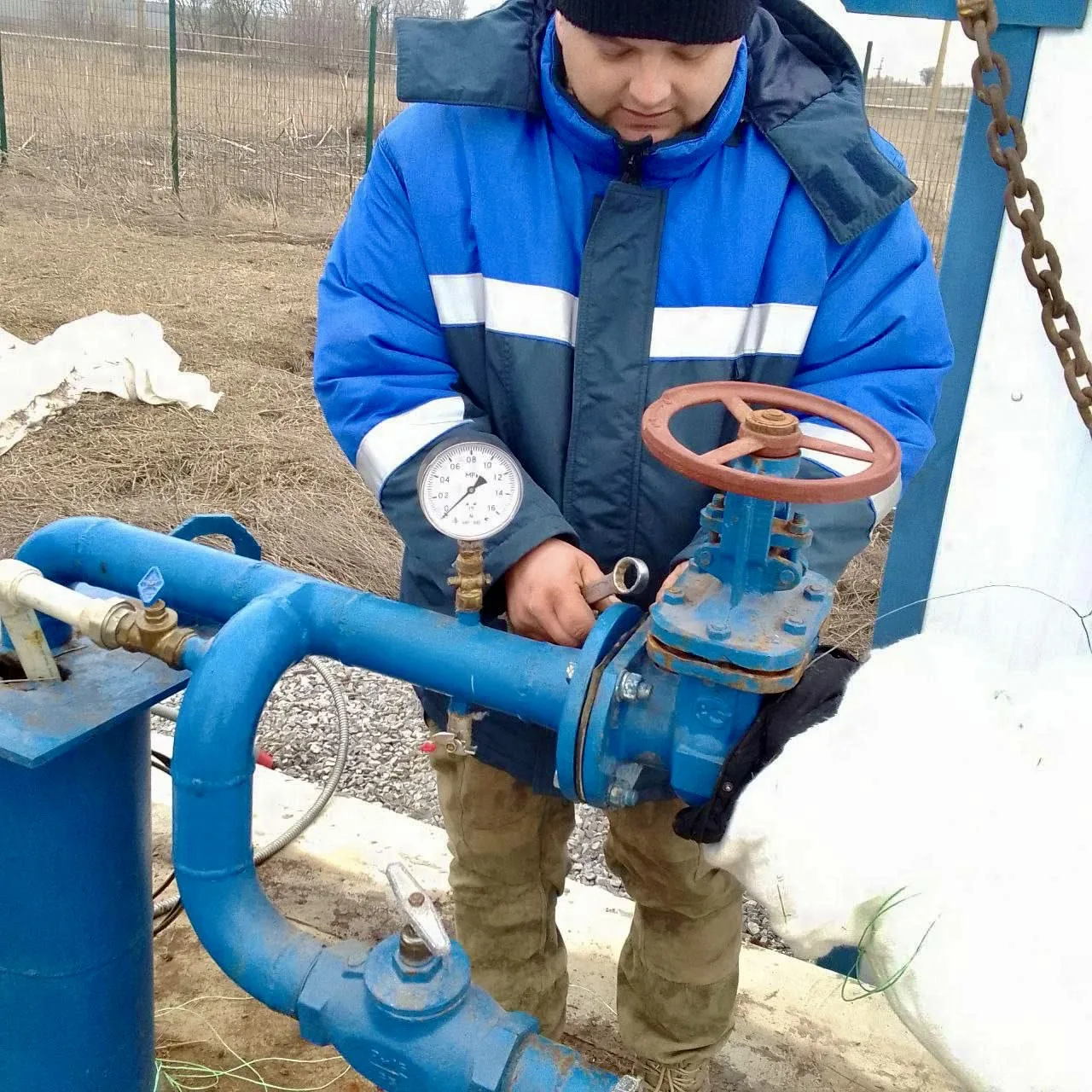 Специалисты Мособлводоканала установили новый насос на скважине в с. Красноармейское ДНР 👷‍♂️В Новоа
