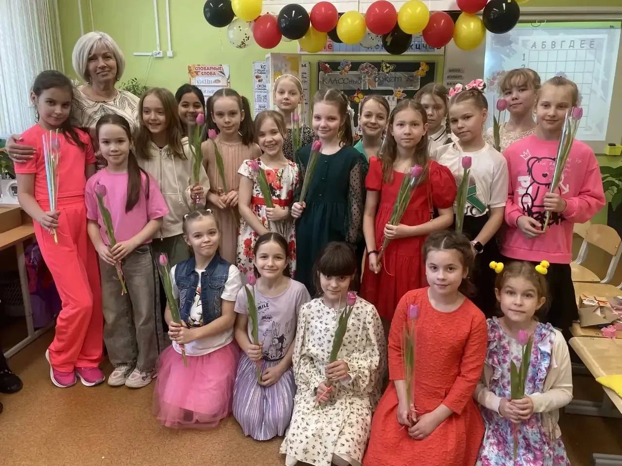 🌷Весна в самом разгаре. Пригревает солнышко на улице. ☀  А это значит, что в начале марта мы отмечал