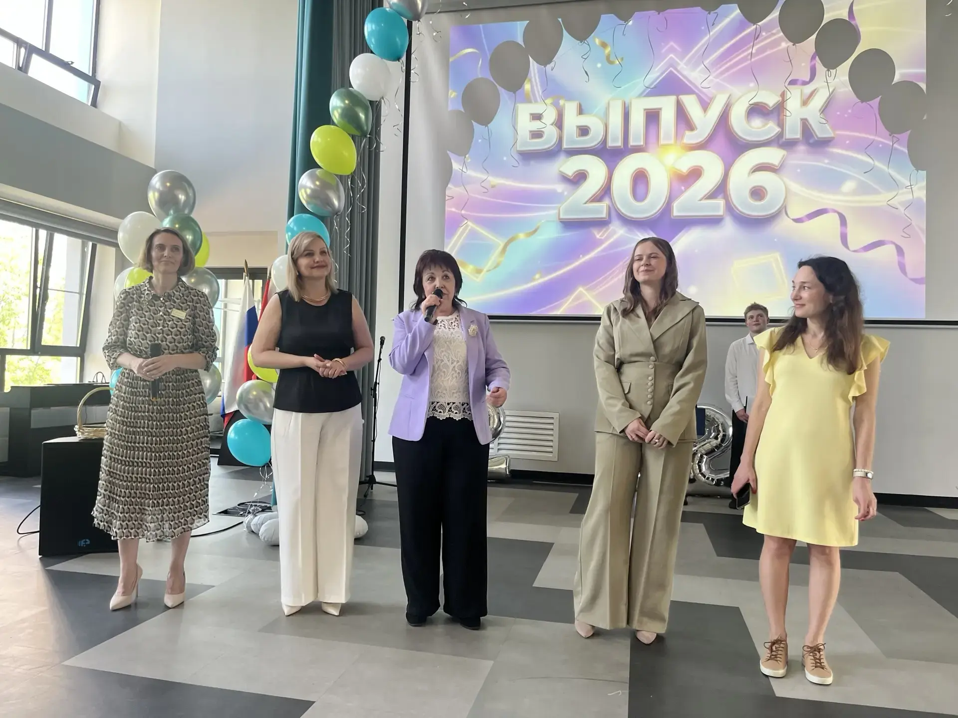 🎓 Прощай, начальная школа! Выпускной 4 классов на Осенней  📚✨В школе на Осенней прошёл трогательный 