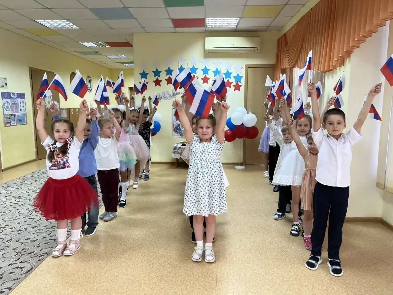 🇷🇺 Накануне Дня России в ГБОУ ЛНР «ЛУВК №50 ИМЕНИ А.В. ФЕДОРЧУКА» (детский сад «Умка») состоялся п
