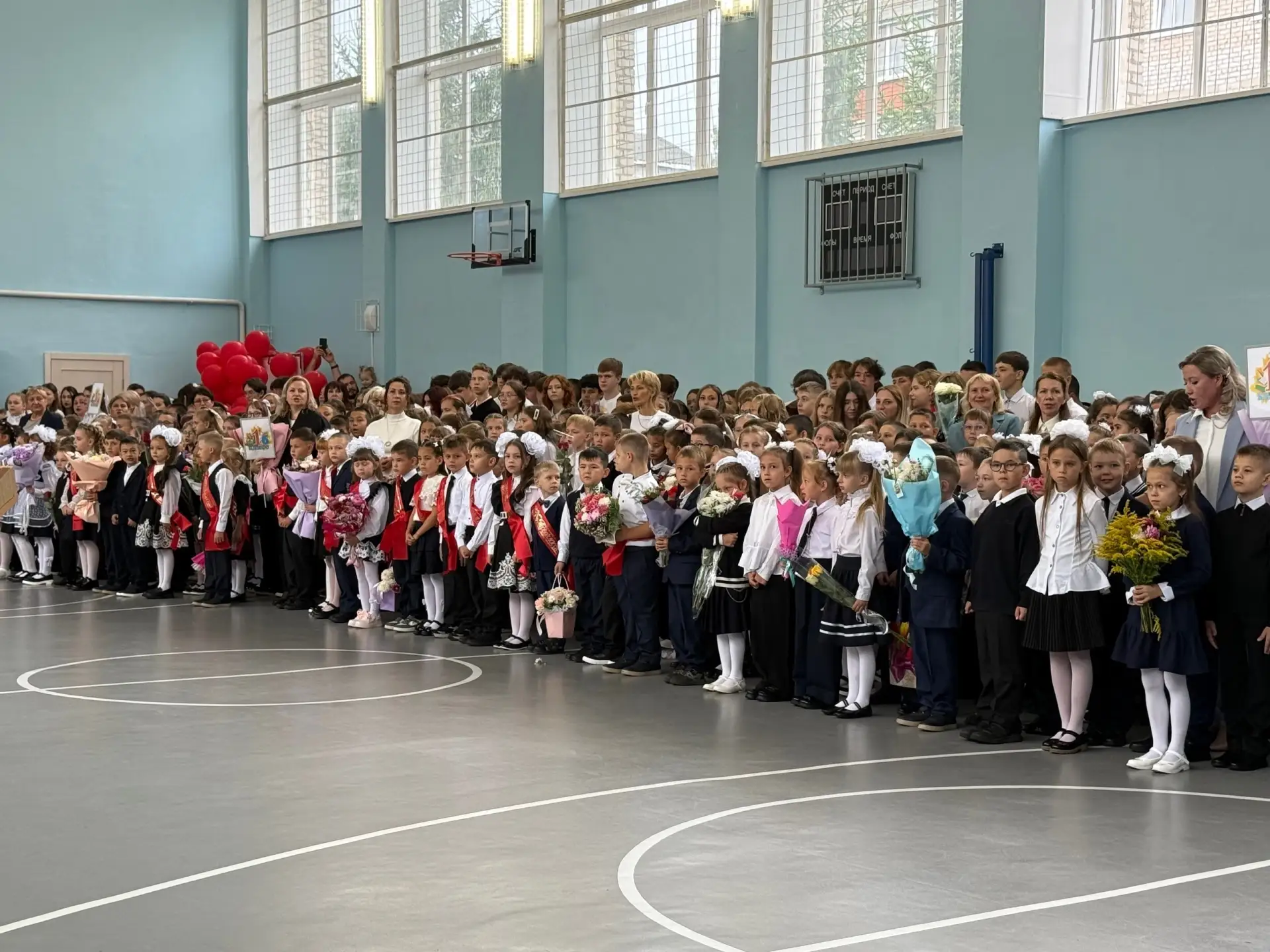 Сегодня принял участие в торжественном мероприятии, посвященном Дню знаний, в школе №8....