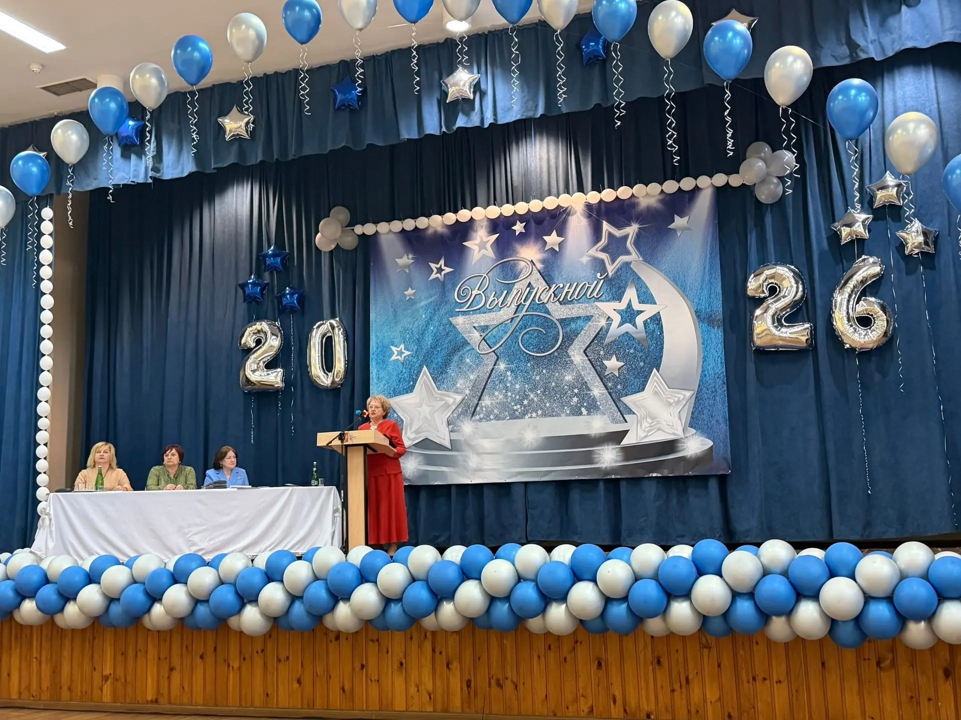 Путевка во взрослую жизнь! В нашей школе прошло самое трогательное вручение аттестатов.
 
Выпускной 