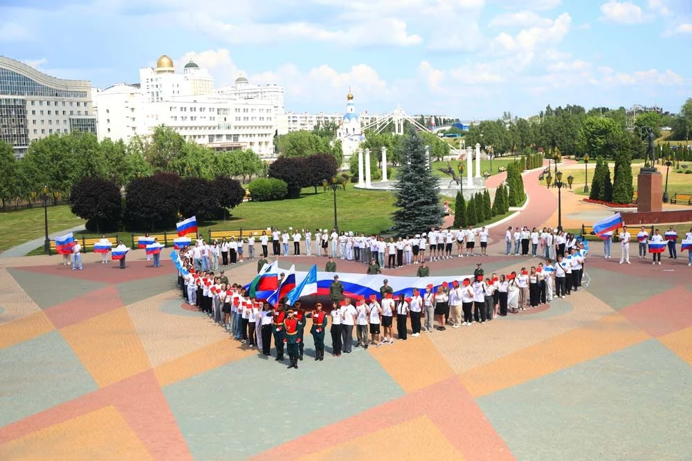 🇷🇺 Россия, вперёд!

В День России у УСК Светланы Хоркиной состоялся патриотический флешмоб, объеди