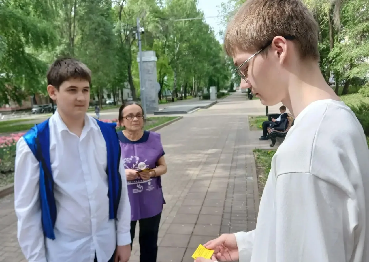 📢 На улицах Кировского района прошла добрая акция «Скажи Детскому телефону доверия — ДА!»  15 мая ак