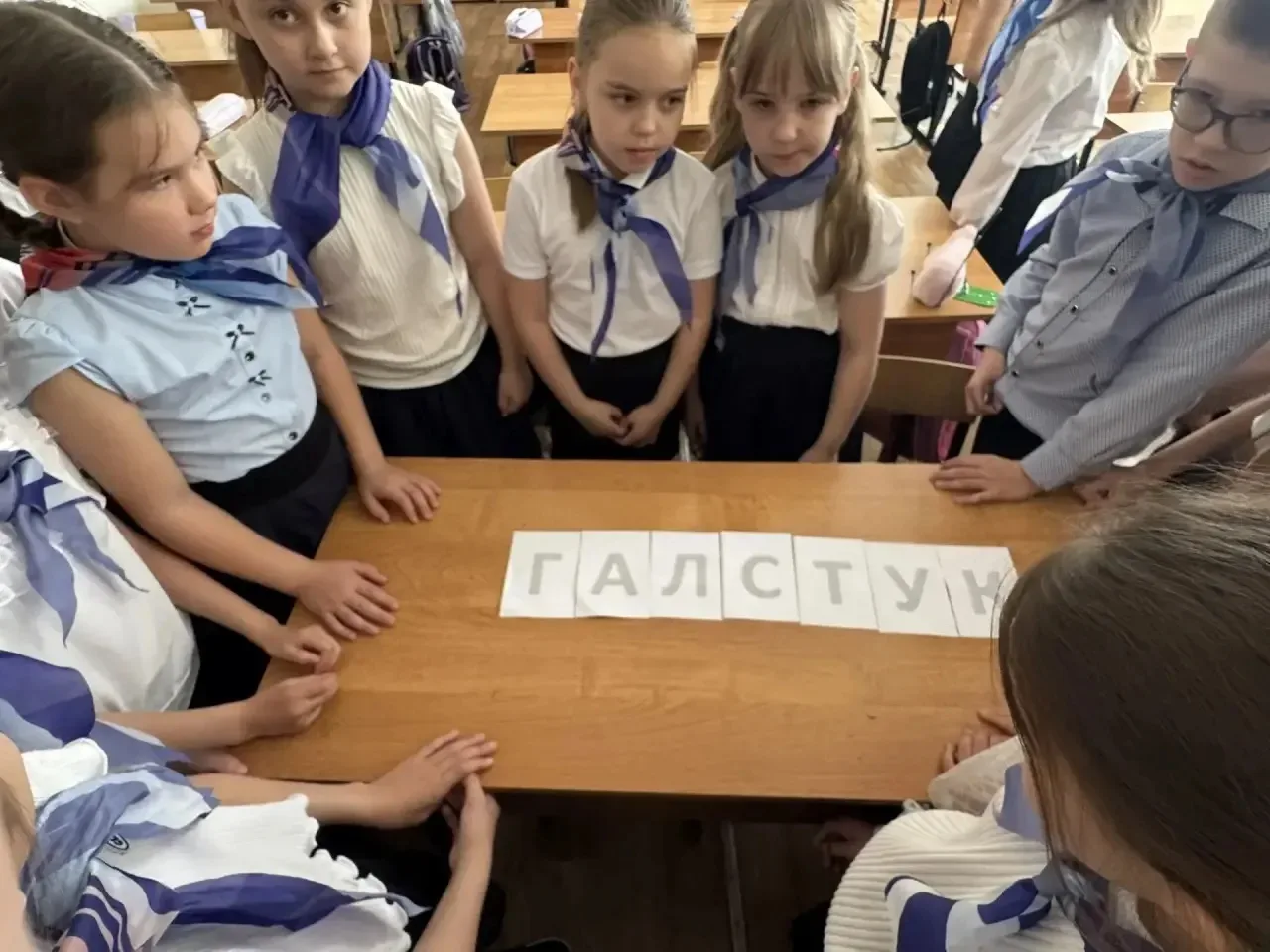 Путешествие во времени: квест «В поисках пионерского галстука»  В МОУ «Гимназия» 3 корпус состоялось