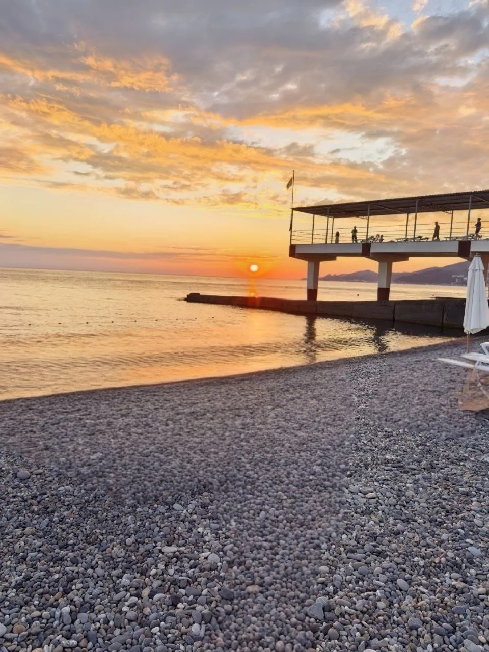 🌅 Закаты, которые хочется сохранить в памяти!

Каждый вечер дарит нам неповторимую палитру красок —
