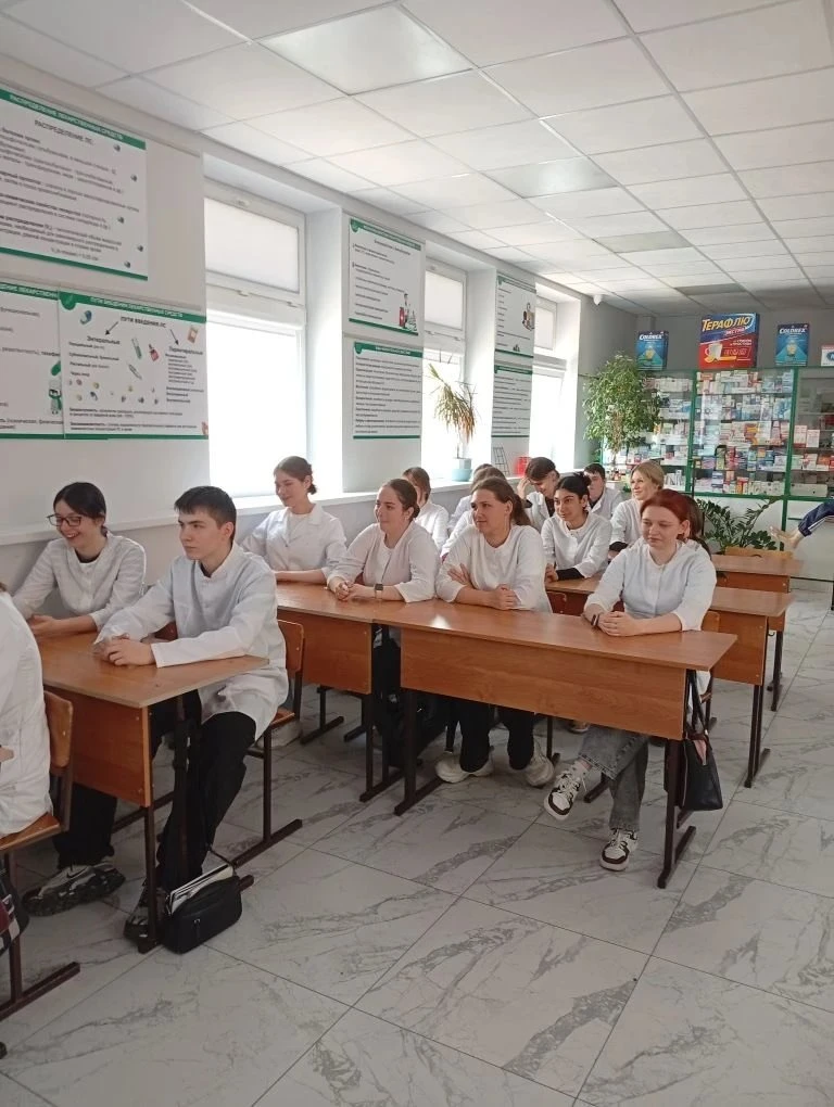 Вновь поздравляем с Днём фармацевтического работника! 🥳  В честь праздника на кафедре «Фармации» уст