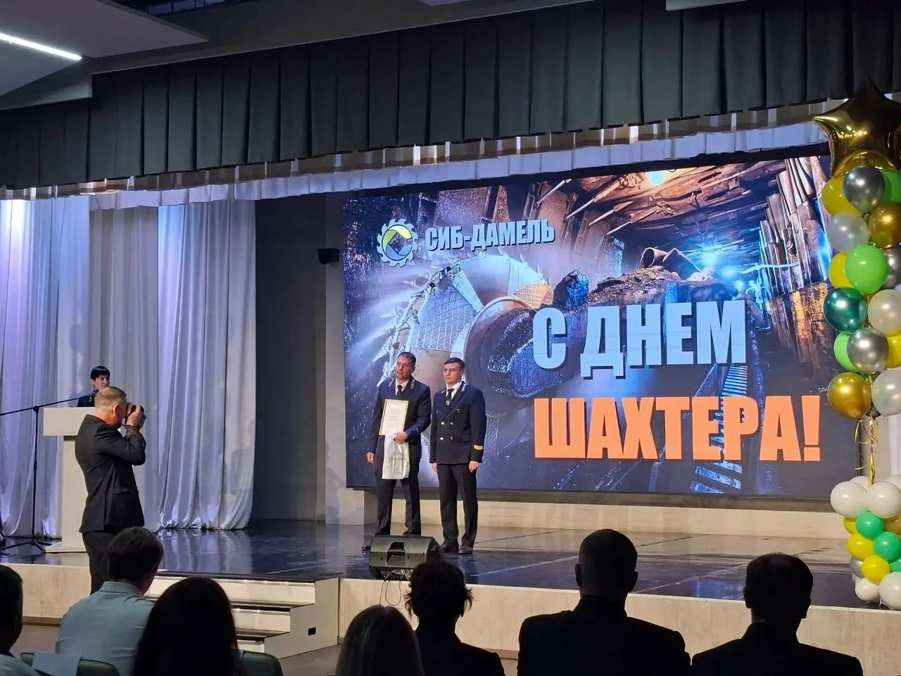 🚩 Крепким шахтерским трудом славен наш Кузбасс! 🇷🇺