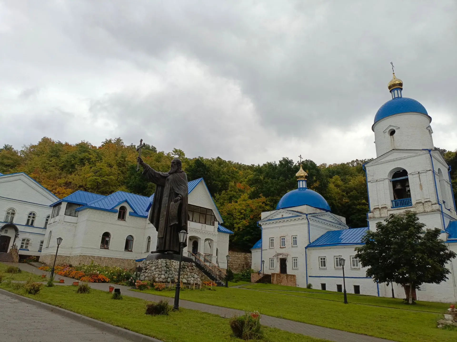 🍁 Наш идеальный старт: 8 класс на рыбалке!