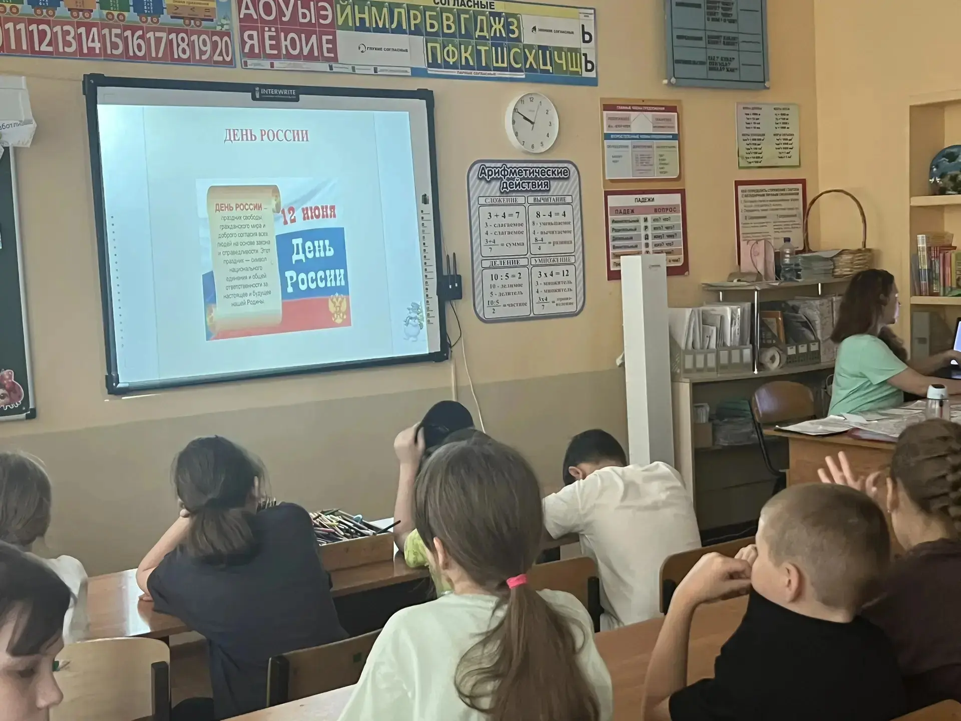🇷🇺ВСЕРОССИЙСКАЯ АКЦИЯ «РИСУЙ, РОССИЯ!» 🎨

В преддверии Дня России,  наш детский оздоровительный л
