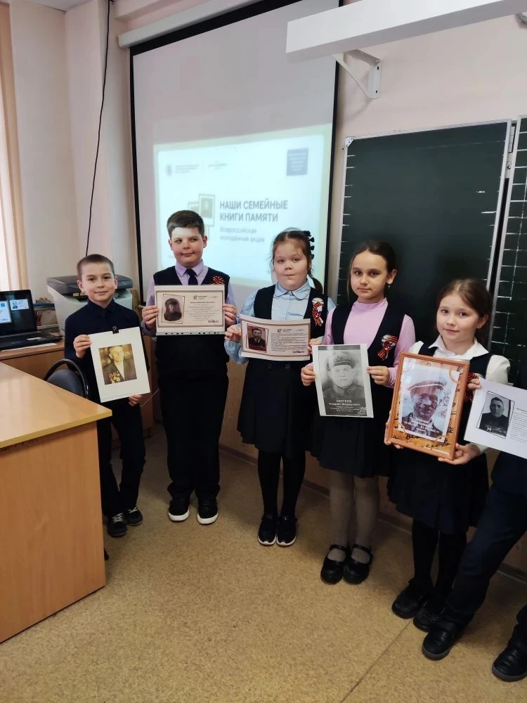 🧑‍🎓📖 ЭСТАФЕТА ПАМЯТИ: ЛИЦЕИСТЫ ПРОДОЛЖАЮТ ВСЕРОССИЙСКУЮ АКЦИЮ 📖  📣 «Наши семейные книги памяти» – эт