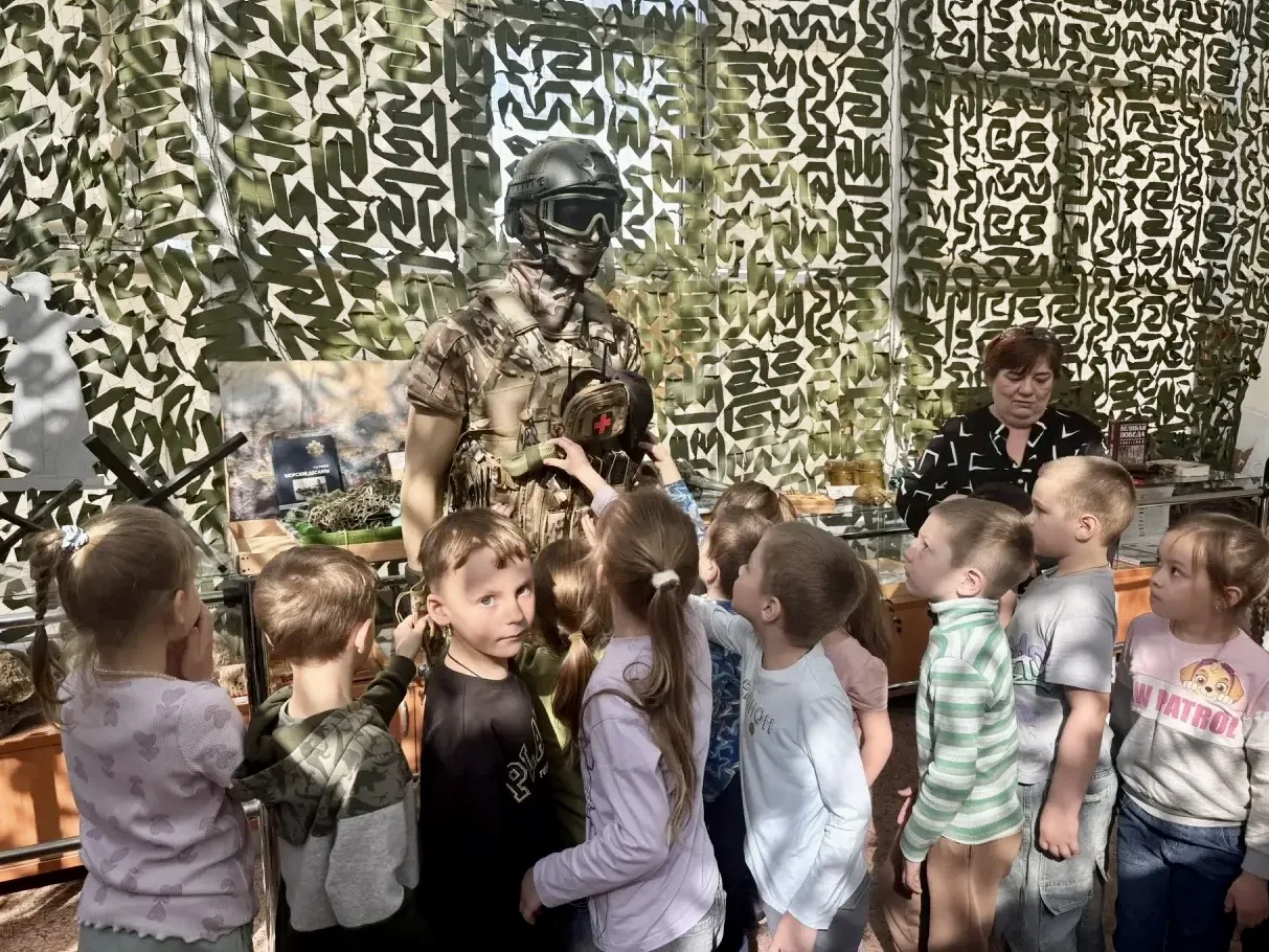 🇷🇺 В школьном музее прошли уроки единства! 🤝  В честь года единства народов России в нашем музее сос