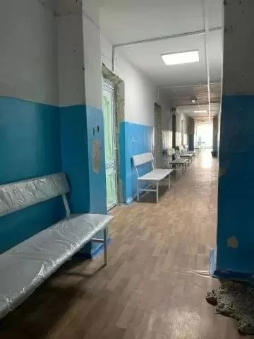 🏥 В Красном Луче продолжают обновлять детскую больницу: Башкортостан меняет окна и двери
