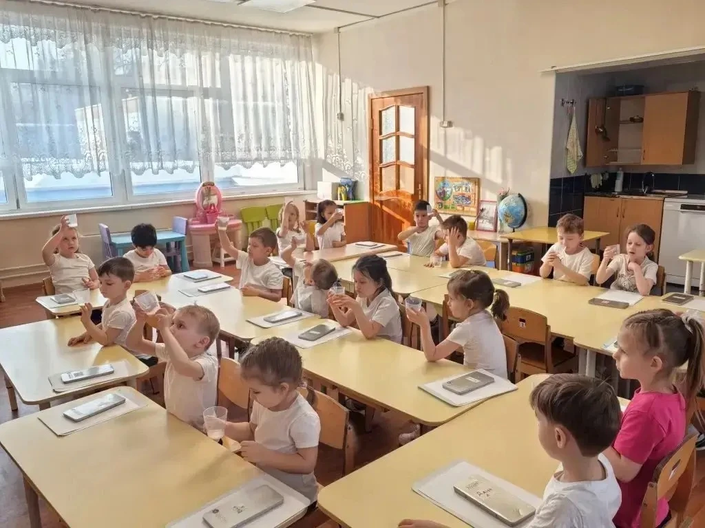 💧 22 марта отмечается Всемирный день воды.  👩‍🏫 Воспитатель Нино Амирановна провела для ребят из гру