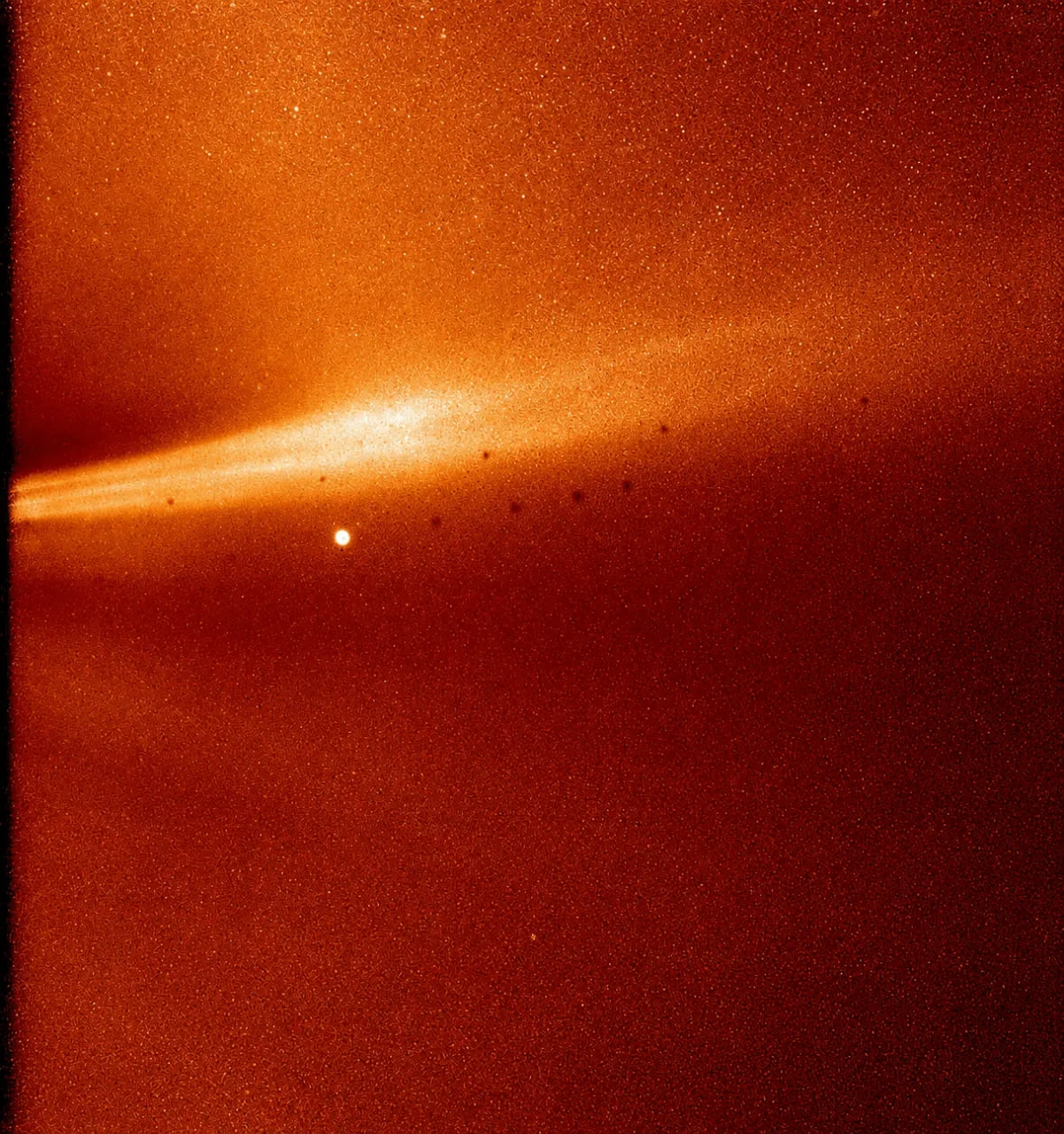 В нескольких шагах от звезды

Этот кадр космический зонд Parker Solar Probe сделал в ноябре 2018 год
