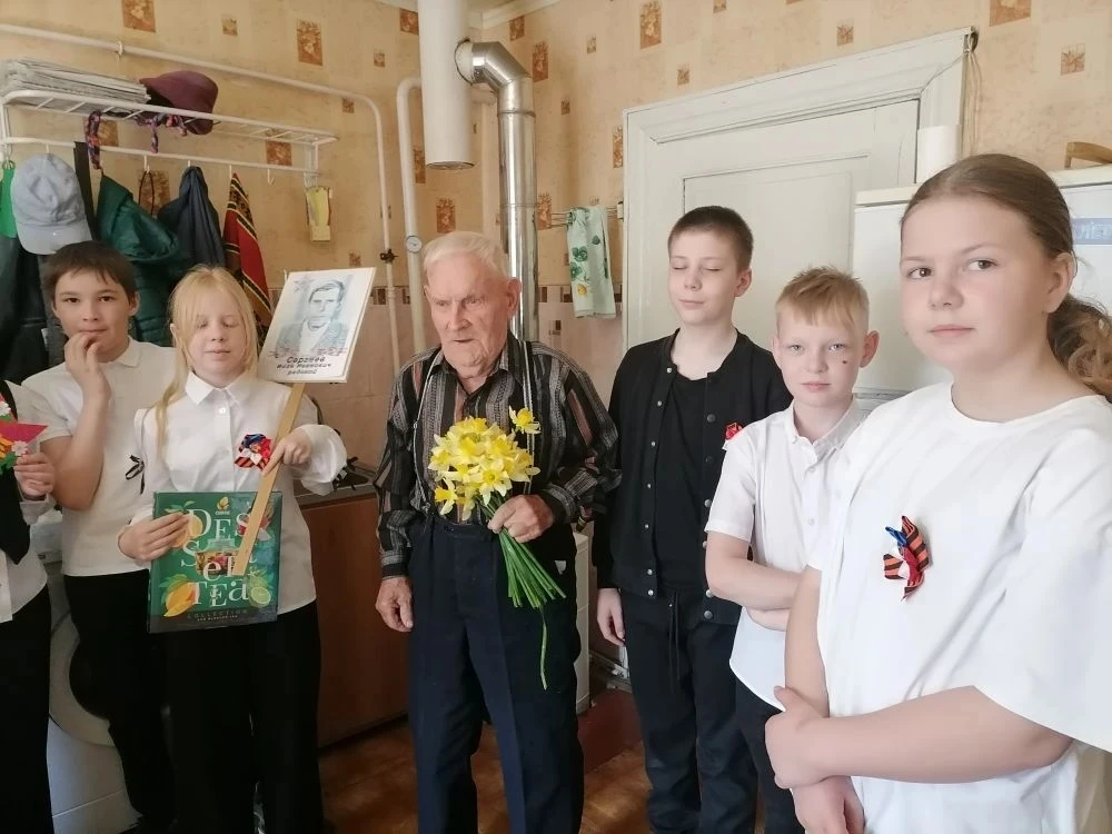 🌟 Встреча с героем: ученики 4‑го класса навестили труженика тыла🌟