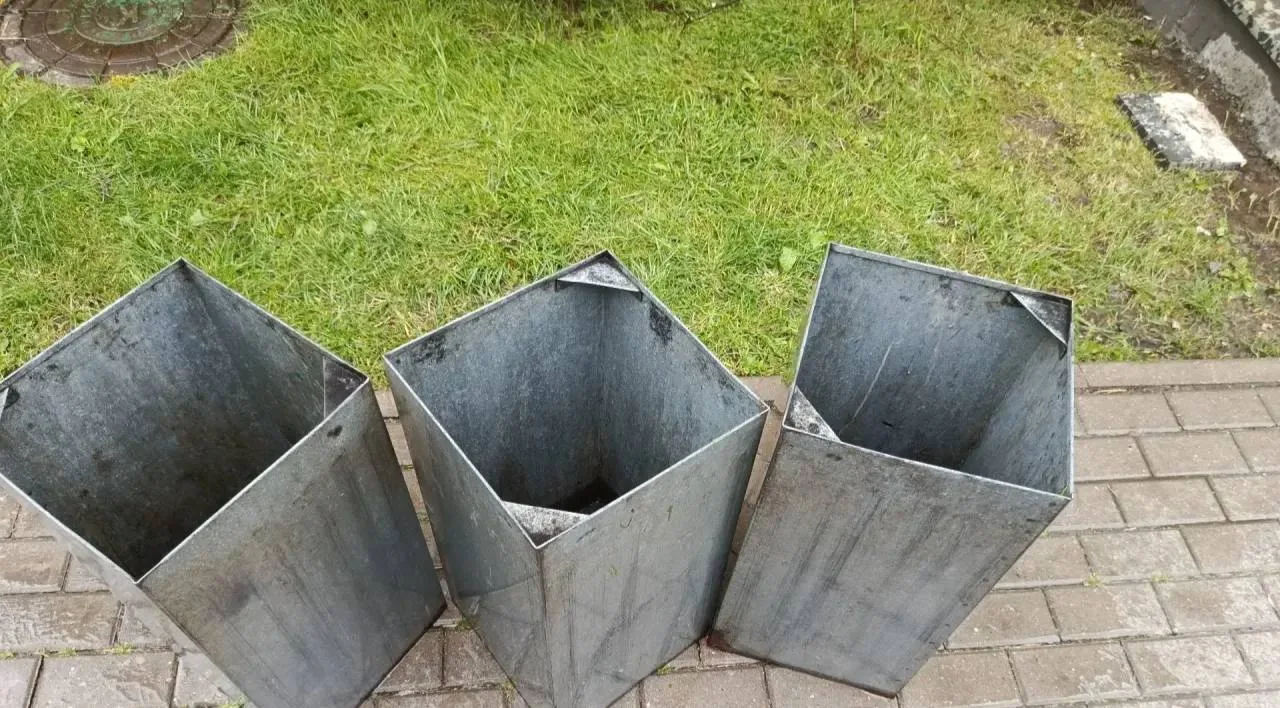 🧹В рамках еженедельного ухода привели в порядок урны у входных групп:
