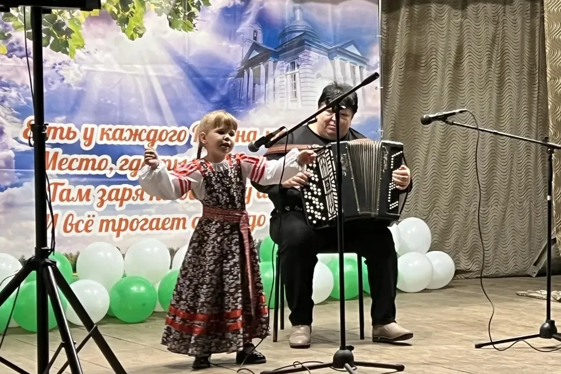Юбилейный, пятый фестиваль исполнителей русской песни «Берёзовая Русь» состоялся в Хова...