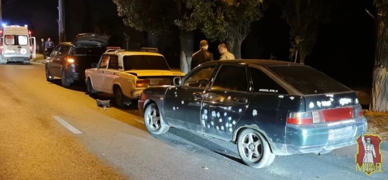 Двойной удар ВАЗов отправил в больницу автомобилистку в Кировском районе.