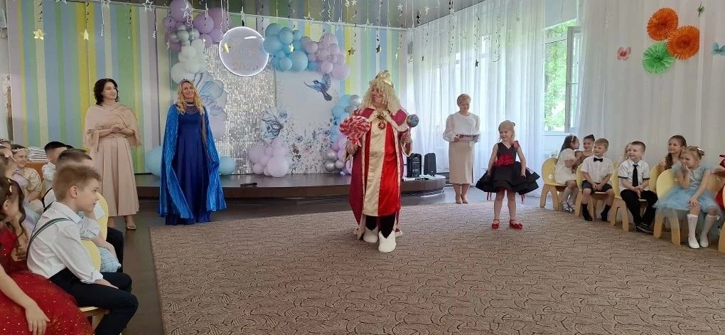 🎉🎓 Слёзы радости и море талантов: выпускной в дошкольном отделении № 2  Друзья, продолжаем рассказыв