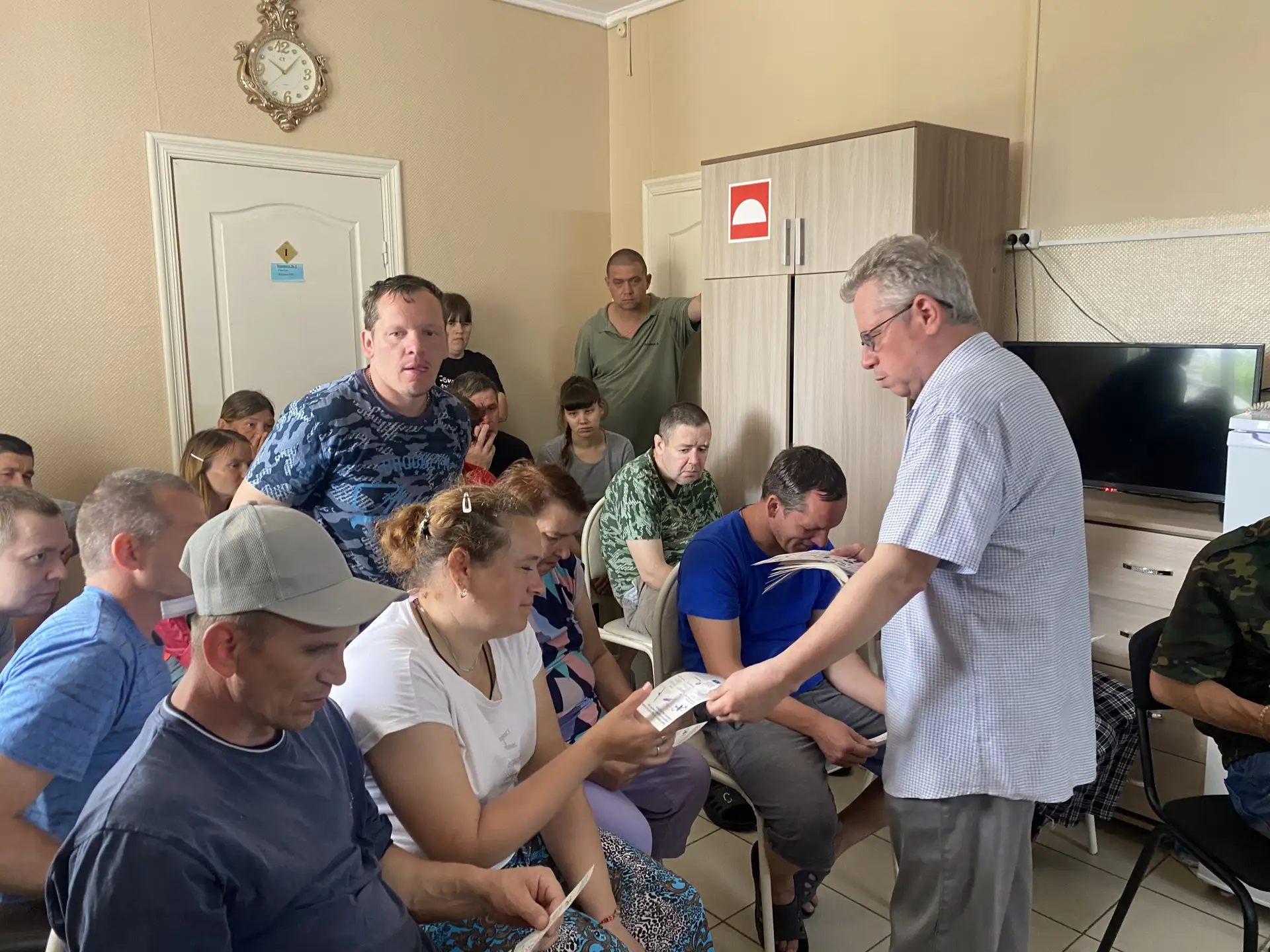 В Лысогорском доме-интернате секретарь антитеррористической комиссии администрации Лысо...
