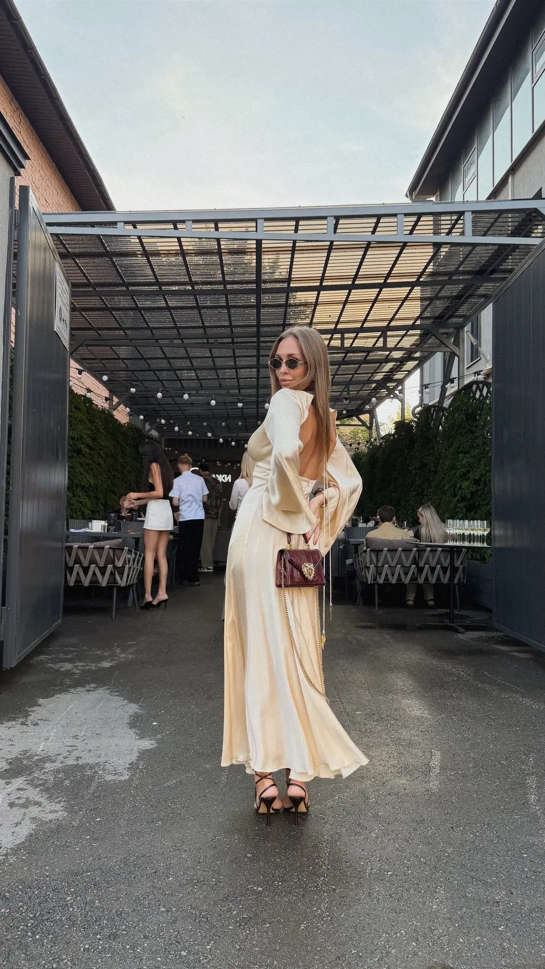 Лук дня 
Платье от балийского бренда , покупала на Бали 
Сумочка Dolce&Gabbana 
Очки Celine 
Туфли с