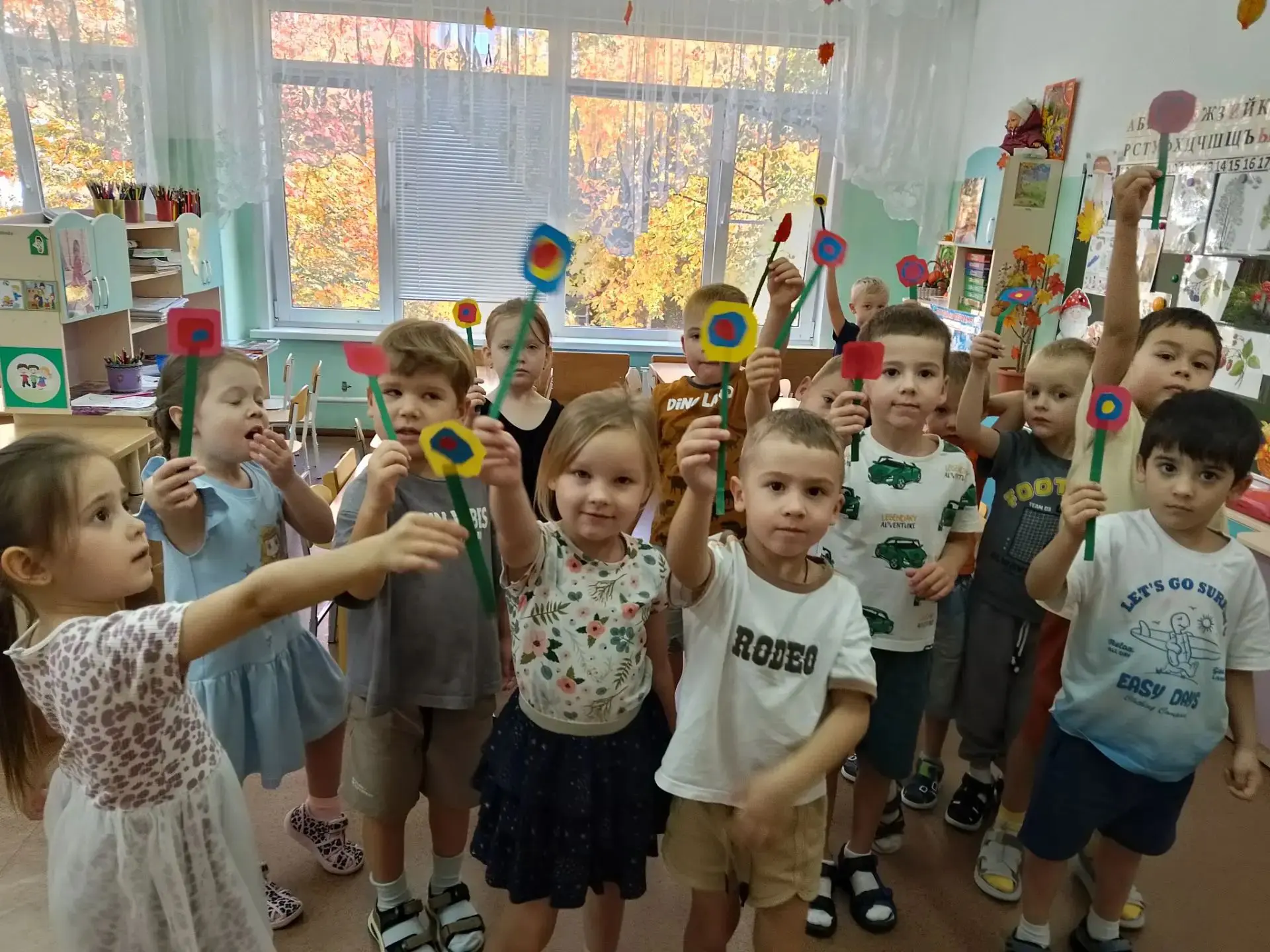 В День добра и уважения 🌟 ребята из группы «Следопыты» 🪶 сделали для своих бабушек и ...