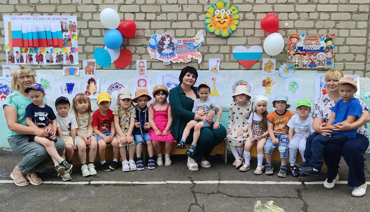 #ГодДошкольногоОбразования
#ГодНародногоЕдинства
#ДеньРоссии
#ГБДОУ10
🇷🇺 В рамках проведения Года 