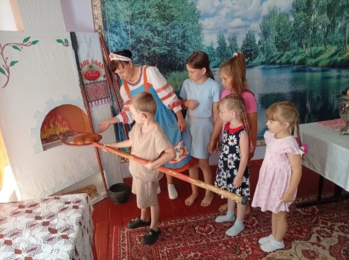 Цикл мероприятий прошёл в библиотеках Кузнецкого района в рамках православного праздник...